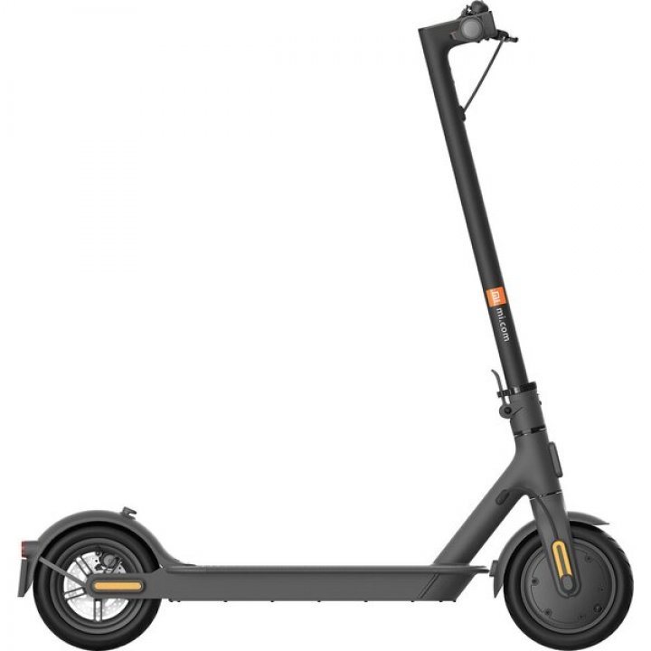 Xiaomi Mi Electric Scooter Essential - elektrokoloběžka - černá