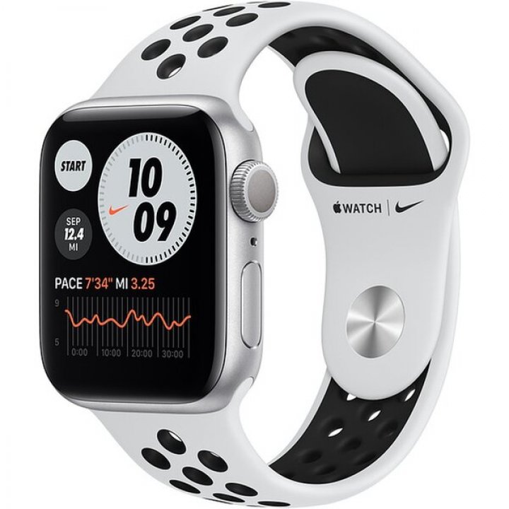 Apple Watch Nike (2020) 44mm stříbrný hliník s platinovým/černým sportovním řemínkem