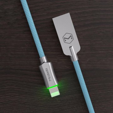 McDodo USB - Lightning cable - Blue with light 1.8m