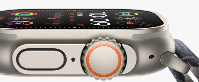 Apple Watch Ultra 2 49mm titanová s oranžovobéžovým trailovým tahem M/L